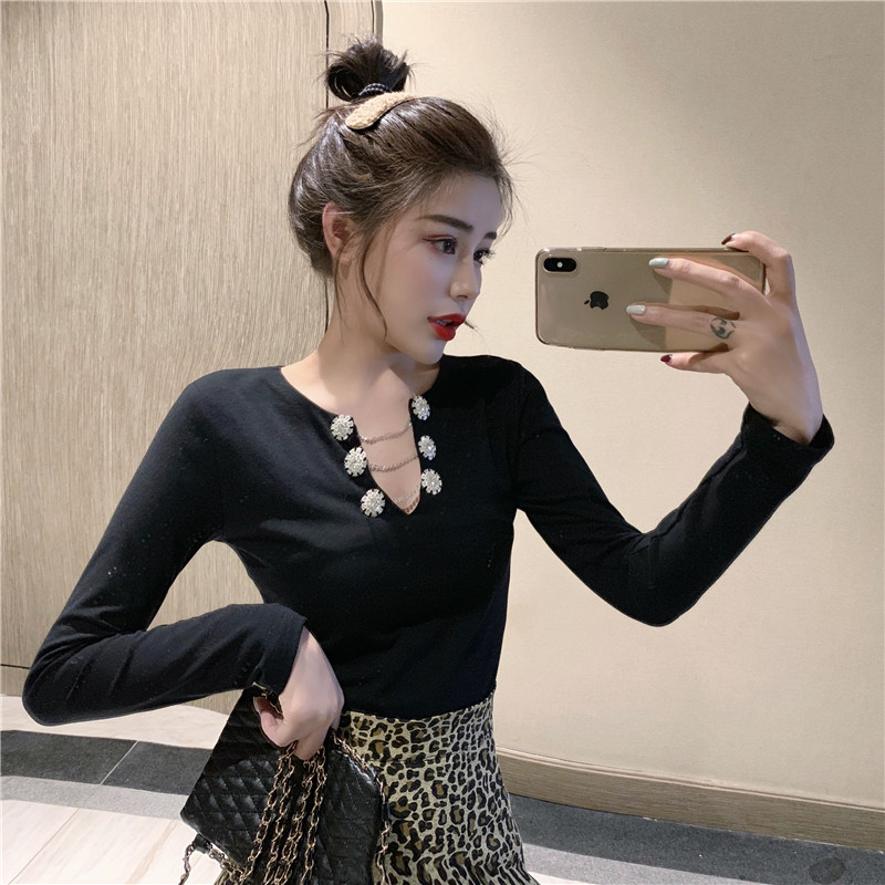 Női alkalmi blúz - testhezálló modell fekete színben