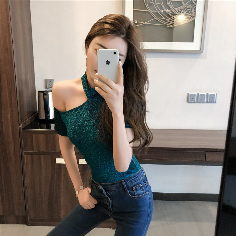 Modern női blúz rövid ujjal, két színben, csupasz váll