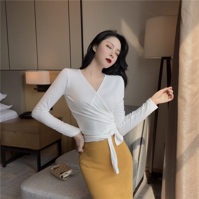 Lezser női blúz több színben, spitz nyakkivágással