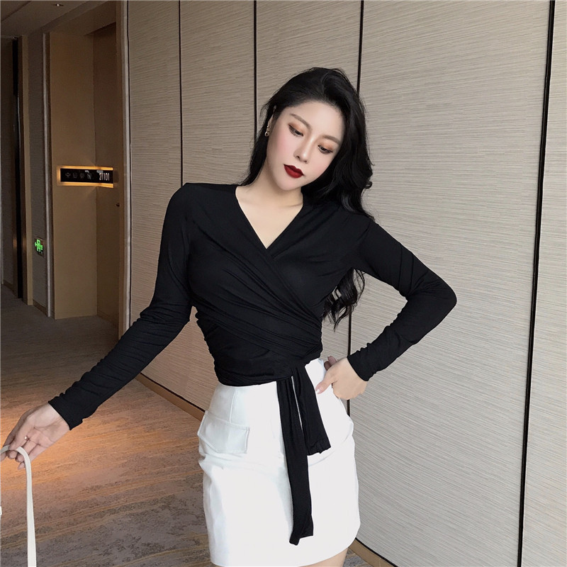 Lezser női blúz több színben, spitz nyakkivágással