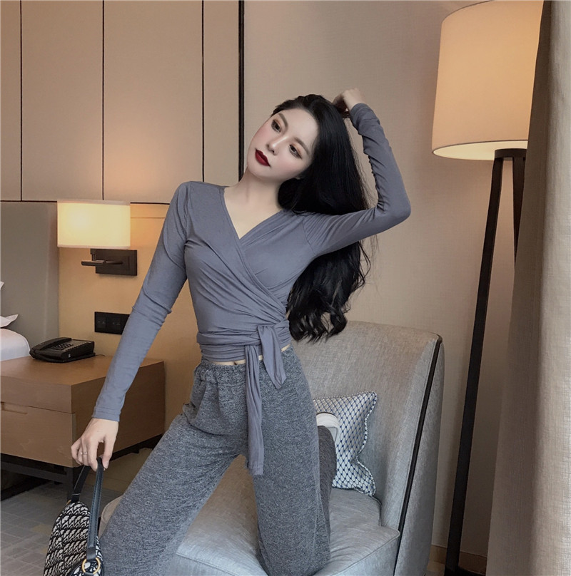 Lezser női blúz több színben, spitz nyakkivágással