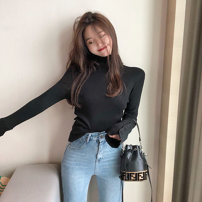 Καθημερινή γυναικεία μπλούζα σε τέσσερα χρώματα με κουμπιά και ψηλό γιακά