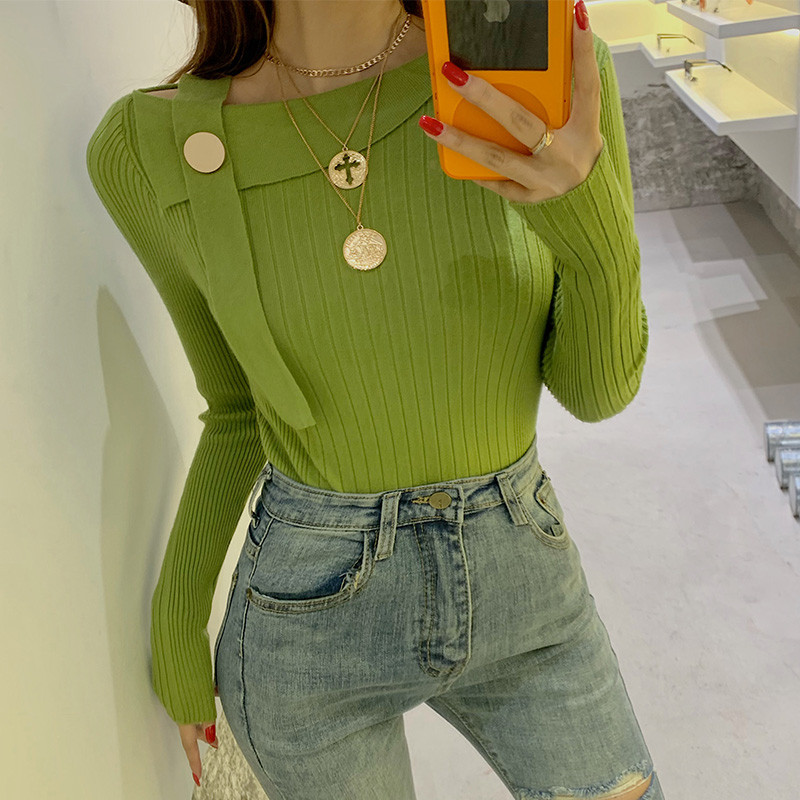 Testhezálló modell női blúz három színben, hosszú ujjal