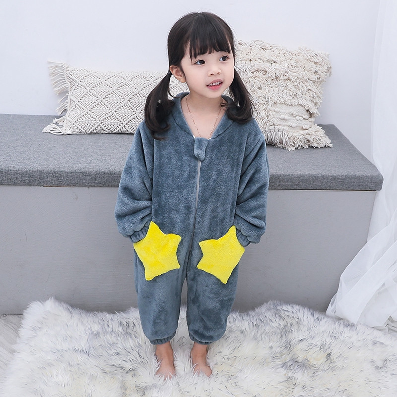 Παιδική πιτζάμα για κορίτσια σε δύο χρώματα με φερμουάρ και τσέπες