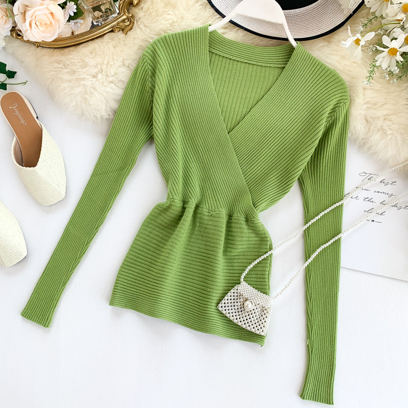 Modern női blúz hosszú ujjal és spitz nyakkivágással