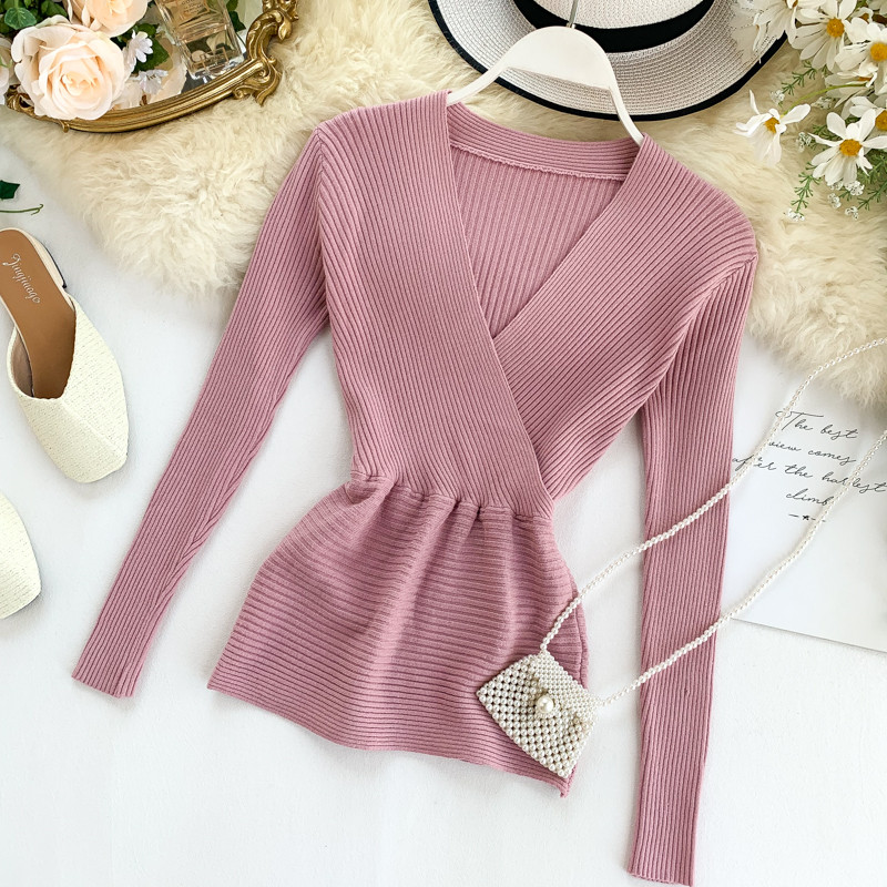 Modern női blúz hosszú ujjal és spitz nyakkivágással