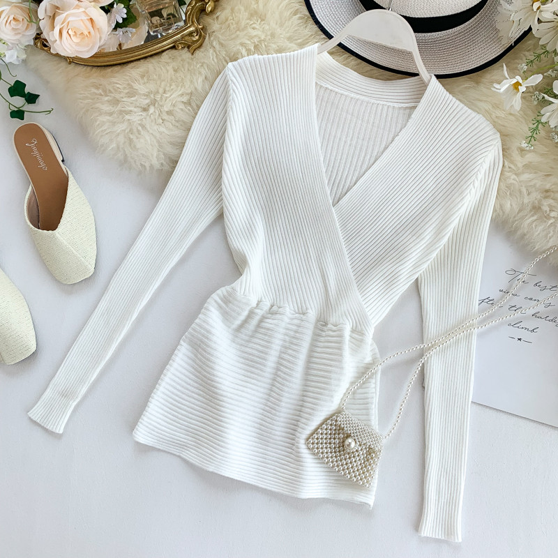 Modern női blúz hosszú ujjal és spitz nyakkivágással