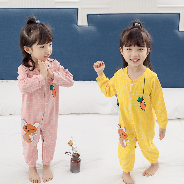 Παιδική πιτζάμα για κορίτσια σε τρία χρώματα με τρισδιάστατο στοιχείο και κουμπιά