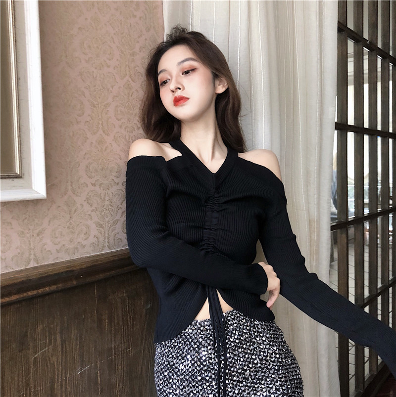 Modern női blúz két színben, csupasz váll és nyakkendő