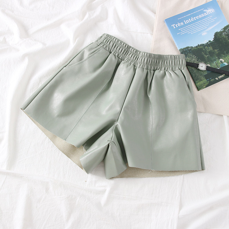 Női bőr rövidnadrág új modellje több színben