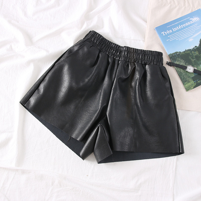 Női bőr rövidnadrág új modellje több színben