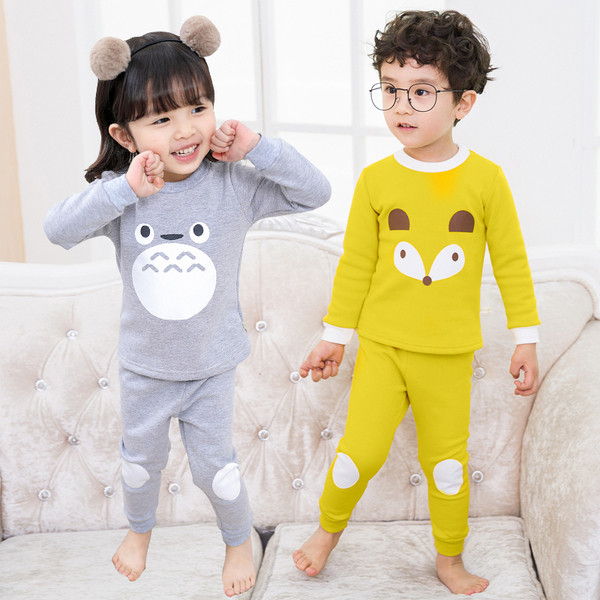 Παιδική πιτζάμα σε δύο χρώματα με εφαρμογή για κορίτσια και αγόρια