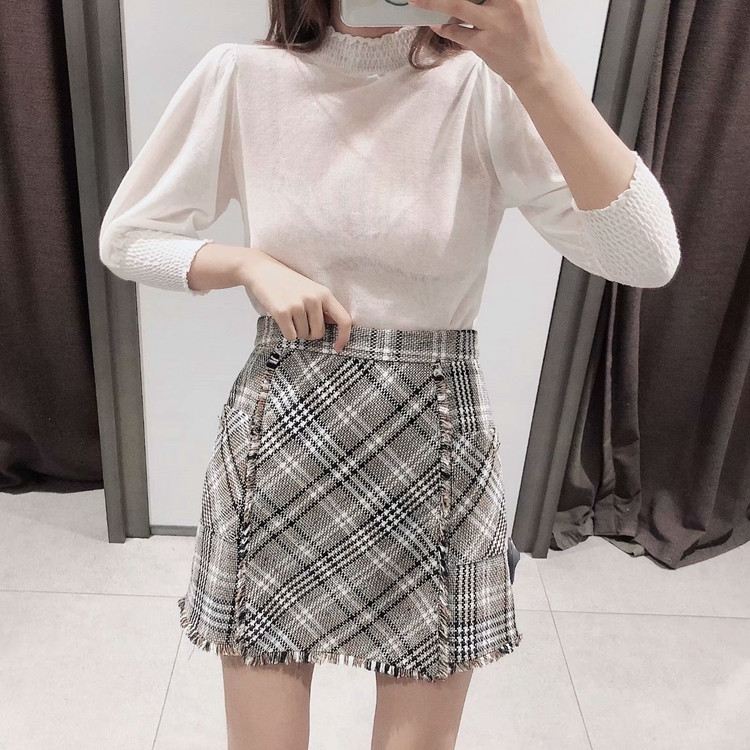Rövid kockás szoknya magas derékkal és gombokkal