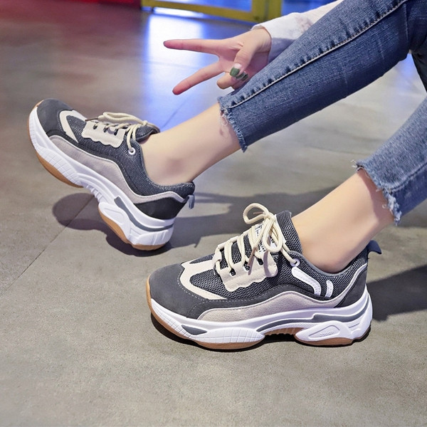 Női sport tornacipő durva talppal, két színben