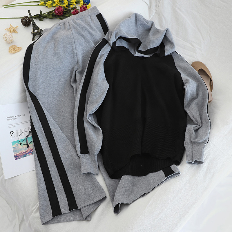 Női sportszett, mely tartalmaz egy kapucnis pulóvert és széles nadrágot három színben