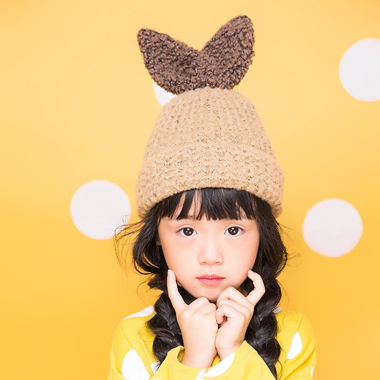 Топла детска шапка за момичета в различни цветове 