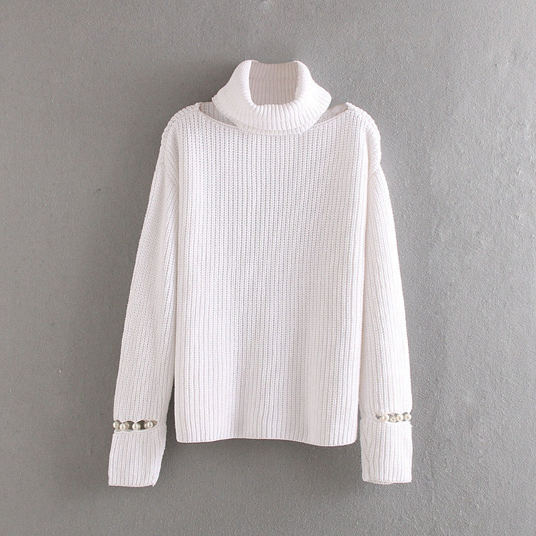 Női vastag pulóver pólógallérral és gyöngyökkel, fehér színben