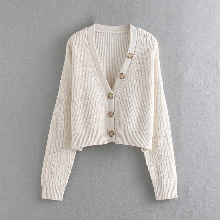 Rövid, bézs színű női mellény gombokkal és spitz nyakkivágással