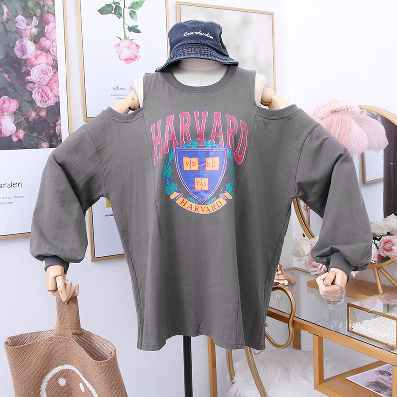 Új modell női blúz kivágott részekkel, fehér, fekete és szürke mintával