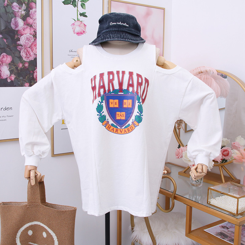 Új modell női blúz kivágott részekkel, fehér, fekete és szürke mintával