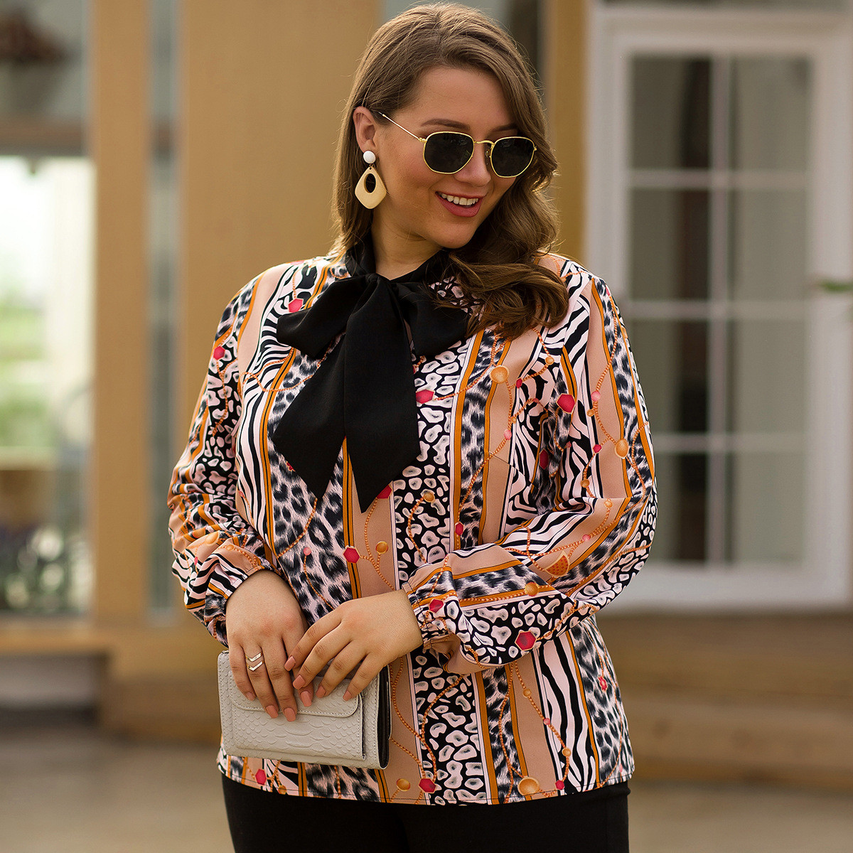 Modern női ing szalaggal és hosszú ujjú állatmintás