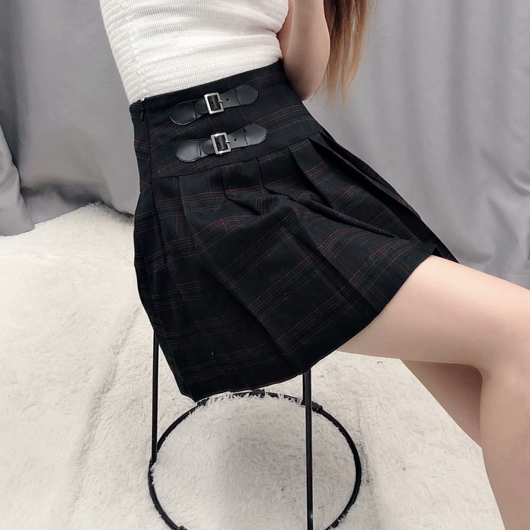 Fusta scurta plisata cu catarame cu talie inalta