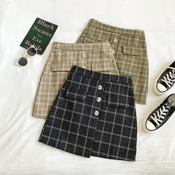 Kockás női szoknya három színben, gombokkal, magas derékkal