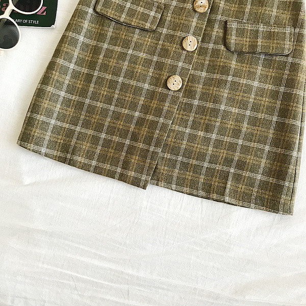 Kockás női szoknya három színben, gombokkal, magas derékkal