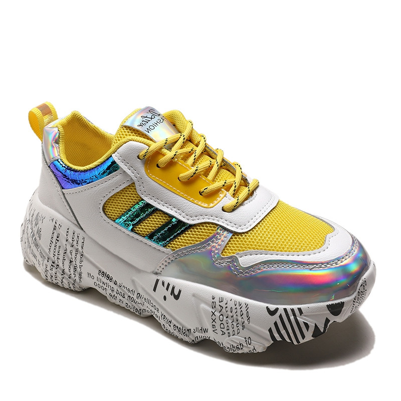 Aktuális női tornacipő színes rátéttel és durva talppal