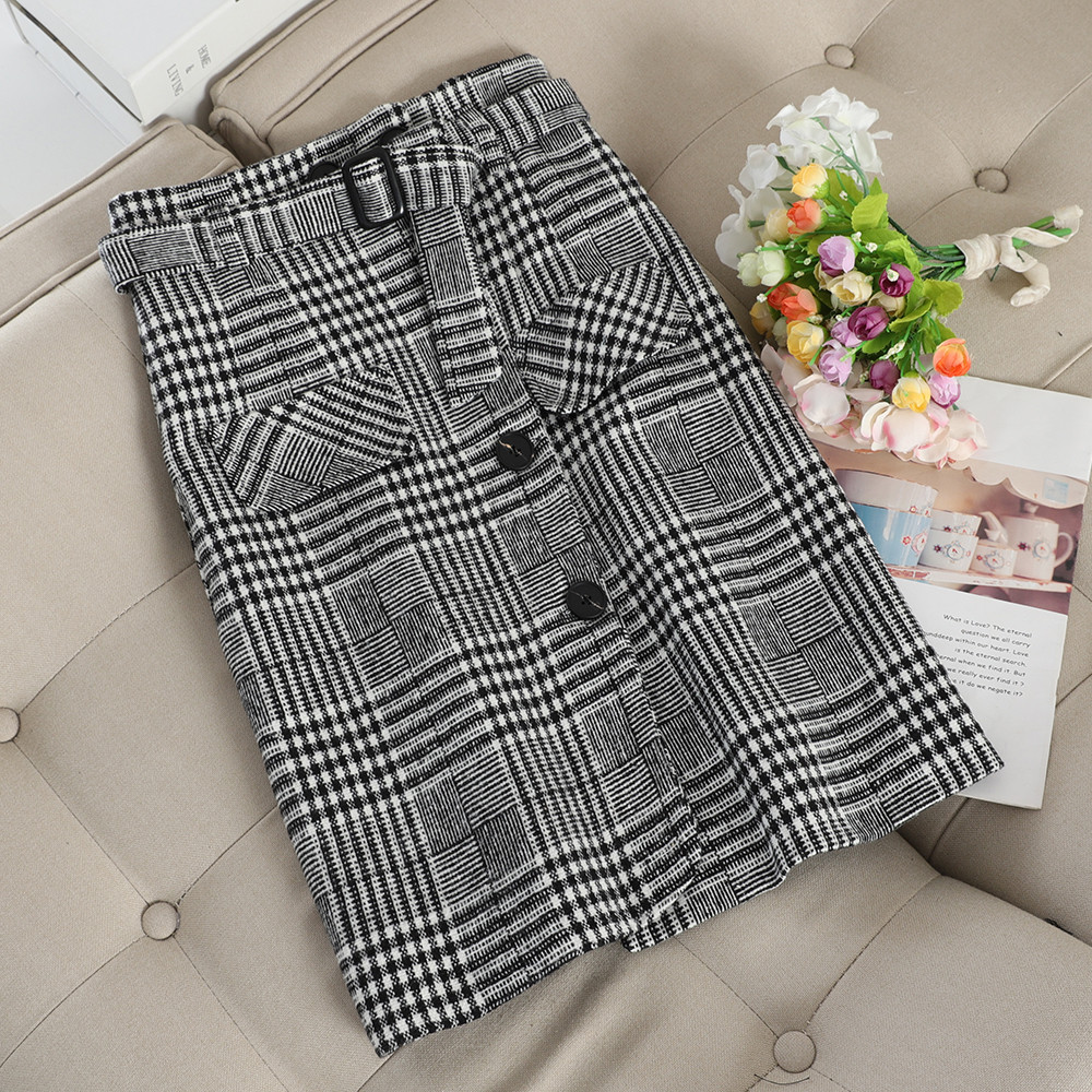 Stílusos női kockás szoknya barna és szürke övvel