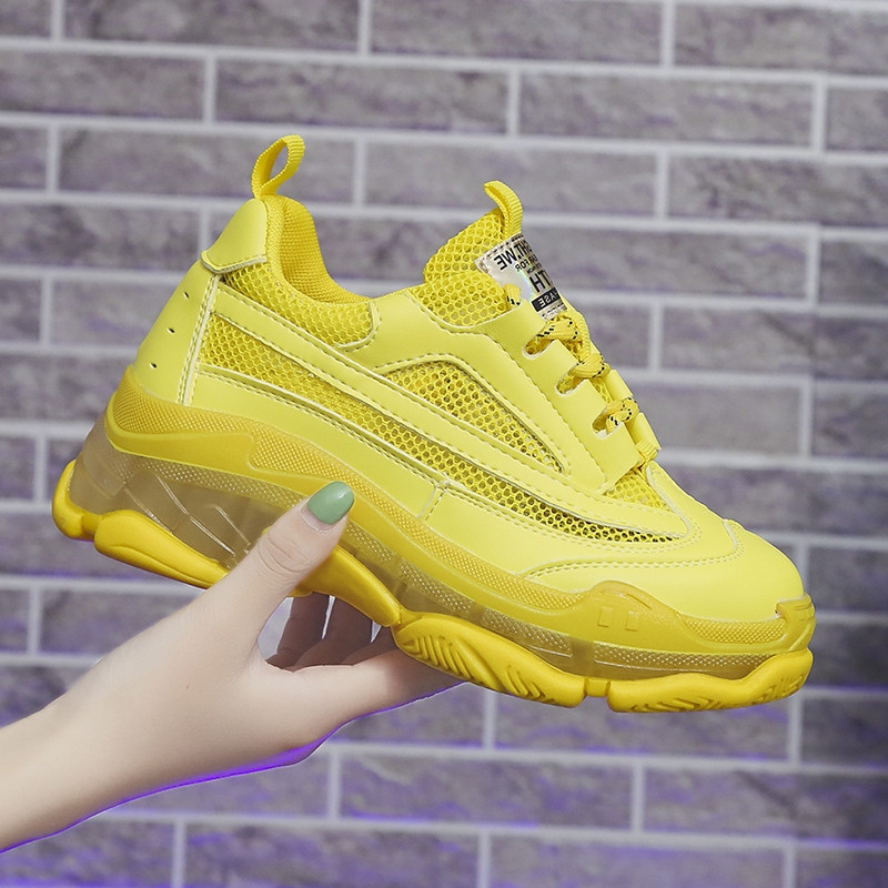 Modern női tornacipő magas durva talppal, sárga és zöld színben