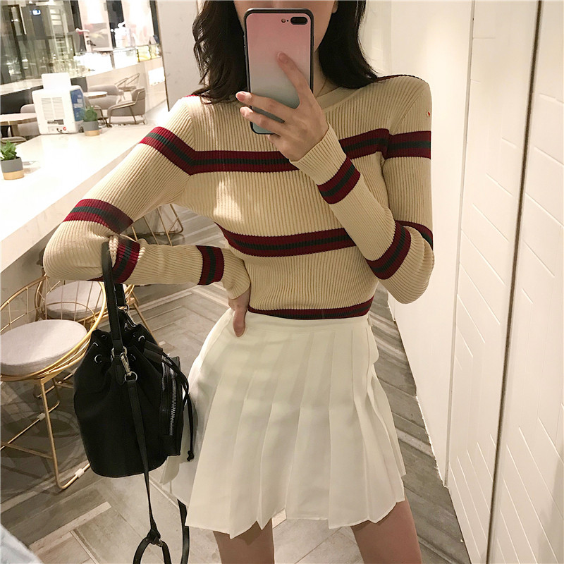 Κοντύ γυναικεία μπλούζα σε δύο χρώματα με μακρύ μανίκι