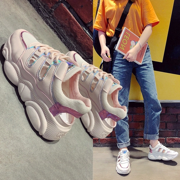 Női topikus tornacipő durva talppal, két színben