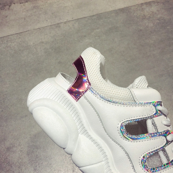 Női topikus tornacipő durva talppal, két színben