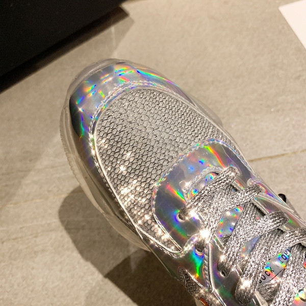 Stílusos női tornacipő fényes hatású szürke színben