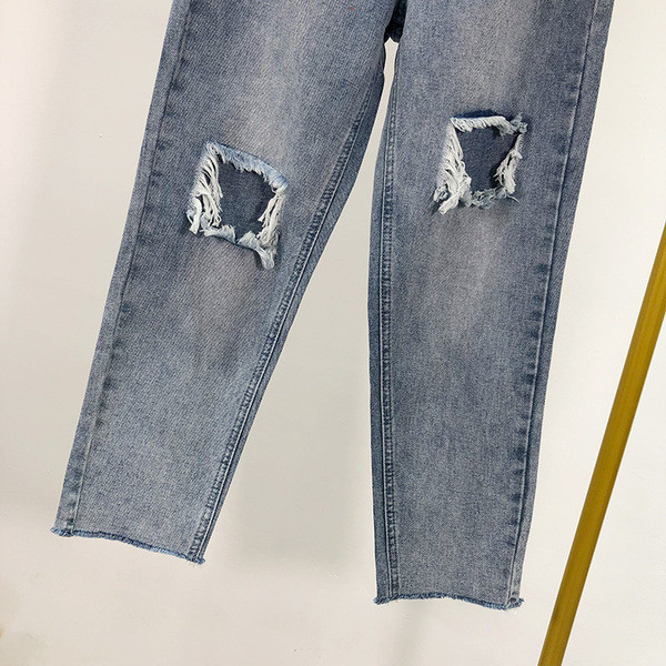 Γυναικεία  τζιν - ευρύ μοντέλο με σκισμένο μοτίβο και υψηλή μέση