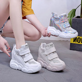 Modern női platform tornacipő ezüst, bézs és fehér színben