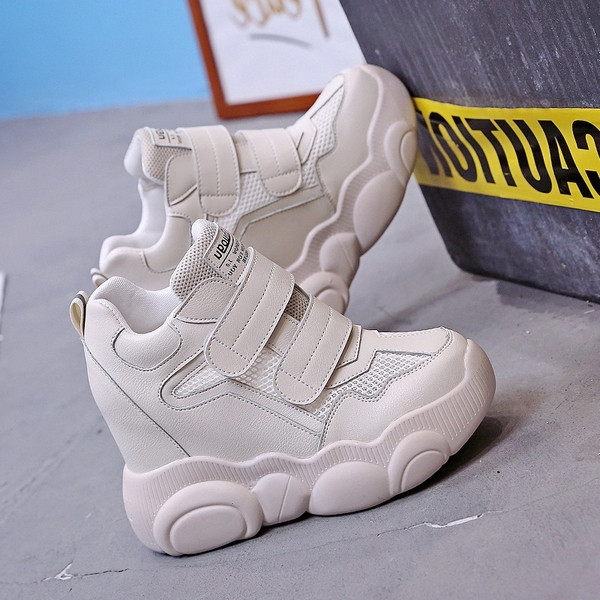 Modern női platform tornacipő ezüst, bézs és fehér színben