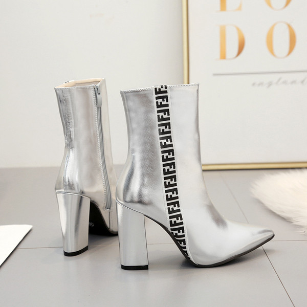 Μοντέρνες γυναικείες μπότες με  χοντρό τακούνι  και φερμουάρ σε τρία χρώματα