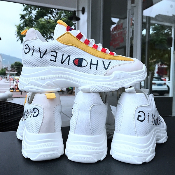 Γυναικεία παπούτσια με χρωματιστά γράμματα σε λευκό χρώμα