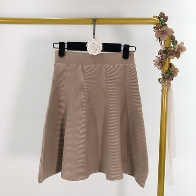 Rövid szabású barna és fekete szoknya magas derékkal