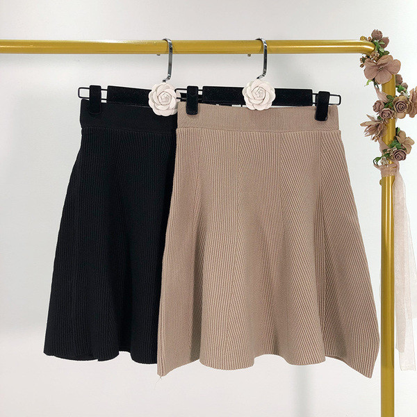 Rövid szabású barna és fekete szoknya magas derékkal