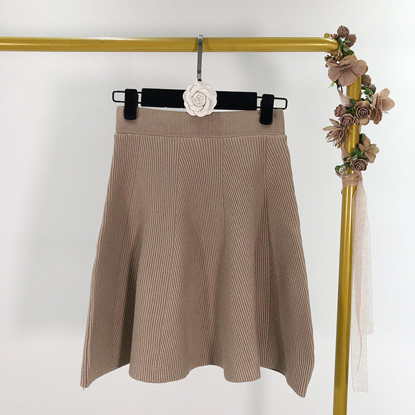 Rövid szabású barna és fekete szoknya magas derékkal