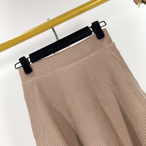 Rövid szabású barna és fekete szoknya magas derékkal