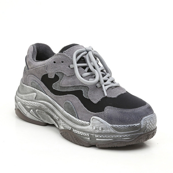 Őszi női tornacipő durva talppal, fehér és szürke színben