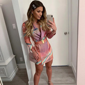 Új modell modern női ruha övvel és spitz nyakkivágással