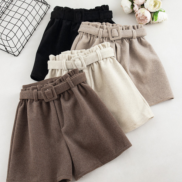 Pantaloni scurți de damă în patru culori model larg