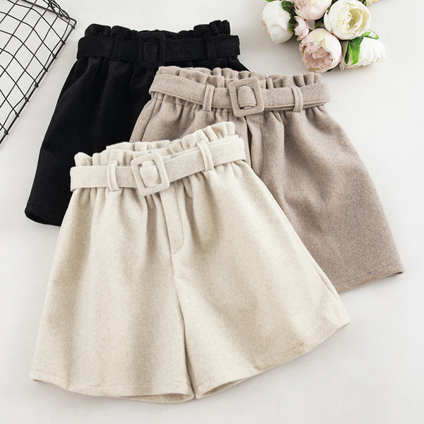 Pantaloni scurți de damă în patru culori model larg