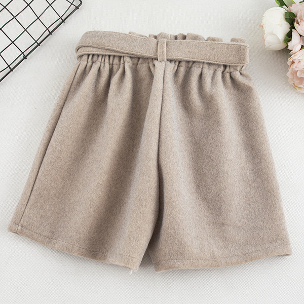 Pantaloni scurți de damă în patru culori model larg