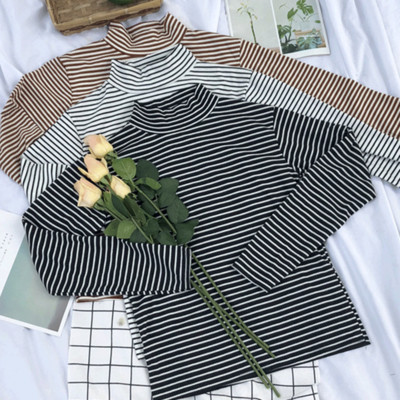 Μοντέρναγυναικεία ριγέ μπλούζα σε τρία χρώματα - καφέ λευκό και μαύρο χρώμα